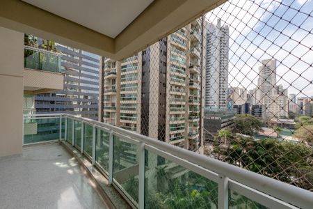 Apartamento à venda com 165m², 3 quartos e 2 vagas Apartamento à venda com 165m², 3 quartos e 2 vagasVaranda da Sala