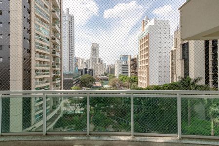 Apartamento à venda com 165m², 3 quartos e 2 vagas Apartamento à venda com 165m², 3 quartos e 2 vagasVaranda da Sala