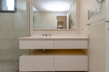 Apartamento à venda com 165m², 3 quartos e 2 vagas Apartamento à venda com 165m², 3 quartos e 2 vagasBanheiro da Suíte 1