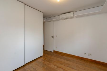 Apartamento à venda com 165m², 3 quartos e 2 vagas Apartamento à venda com 165m², 3 quartos e 2 vagasSuíte 2