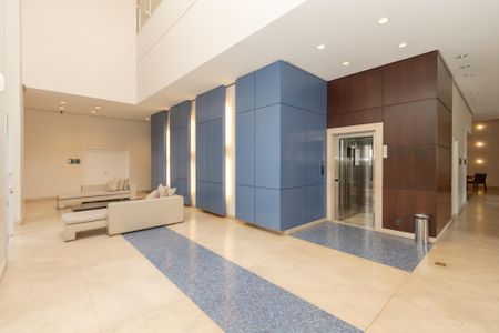 Apartamento à venda com 165m², 3 quartos e 2 vagas Apartamento à venda com 165m², 3 quartos e 2 vagasHall de Entrada