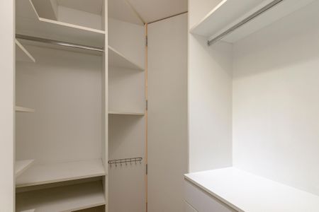 Apartamento à venda com 165m², 3 quartos e 2 vagas Apartamento à venda com 165m², 3 quartos e 2 vagasCloset da Suíte 1