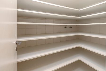 Apartamento à venda com 165m², 3 quartos e 2 vagas Apartamento à venda com 165m², 3 quartos e 2 vagasDespensa