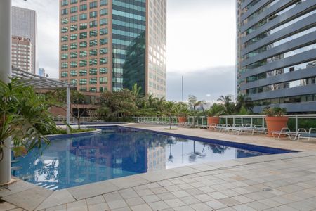 Apartamento à venda com 165m², 3 quartos e 2 vagas Apartamento à venda com 165m², 3 quartos e 2 vagasPiscina