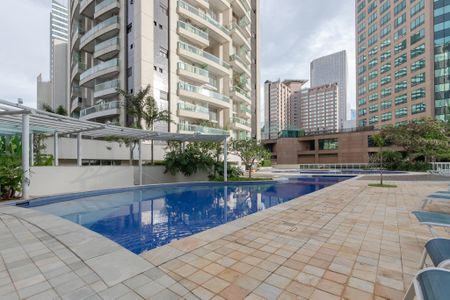 Apartamento à venda com 165m², 3 quartos e 2 vagas Apartamento à venda com 165m², 3 quartos e 2 vagasPiscina