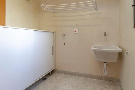 Apartamento à venda com 165m², 3 quartos e 2 vagas Apartamento à venda com 165m², 3 quartos e 2 vagasÁrea de Serviço