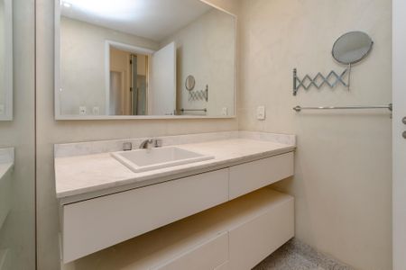 Apartamento à venda com 165m², 3 quartos e 2 vagas Apartamento à venda com 165m², 3 quartos e 2 vagasBanheiro da Suíte 1