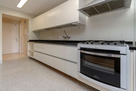 Apartamento à venda com 165m², 3 quartos e 2 vagas Apartamento à venda com 165m², 3 quartos e 2 vagasCozinha