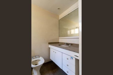 Apartamento para alugar com 270m², 4 quartos e 3 vagas Apartamento para alugar com 270m², 4 quartos e 3 vagasBanheiro