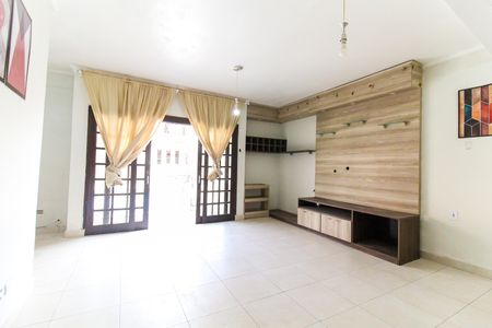 Sala de casa para alugar com 2 quartos, 180m² em Parque Savoi City, São Paulo