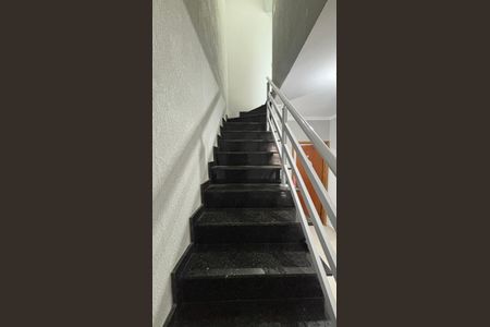 Casa à venda com 145m², 2 quartos e 1 vaga Casa à venda com 145m², 2 quartos e 1 vagaEscada