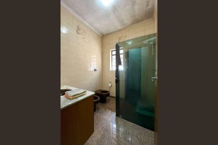 Casa à venda com 349m², 3 quartos e 2 vagas Casa à venda com 349m², 3 quartos e 2 vagasBanheiro da Suíte 3