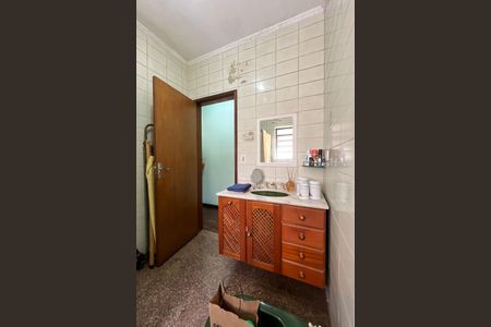 Casa à venda com 349m², 3 quartos e 2 vagas Casa à venda com 349m², 3 quartos e 2 vagasBanheiro Social