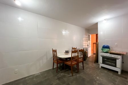 Casa à venda com 349m², 3 quartos e 2 vagas Casa à venda com 349m², 3 quartos e 2 vagasCozinha 2