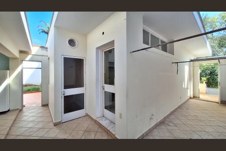Casa à venda com 208m², 2 quartos e 4 vagas Casa à venda com 208m², 2 quartos e 4 vagasQuintal