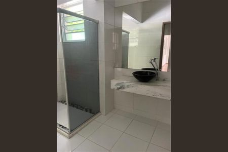 Casa de condomínio à venda com 229m², 4 quartos e 3 vagas