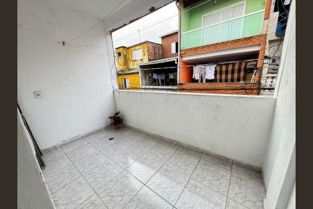 Casa à venda com 101m², 4 quartos e 1 vaga Casa à venda com 101m², 4 quartos e 1 vagaVaranda