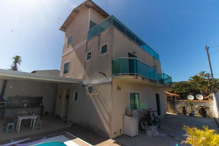 Casa à venda com 450m², 5 quartos e 2 vagas Casa à venda com 450m², 5 quartos e 2 vagasFachada