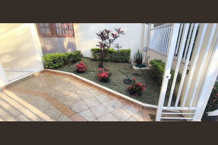 Casa de condomínio à venda com 242m², 4 quartos e 4 vagas