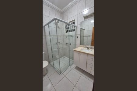 Casa de condomínio à venda com 242m², 4 quartos e 4 vagas Casa de condomínio à venda com 242m², 4 quartos e 4 vagasBanheiro