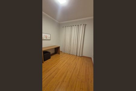 Casa de condomínio à venda com 242m², 4 quartos e 4 vagas Casa de condomínio à venda com 242m², 4 quartos e 4 vagasQuarto