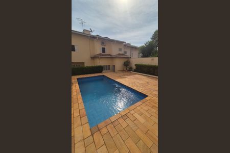 Casa de condomínio à venda com 242m², 4 quartos e 4 vagas