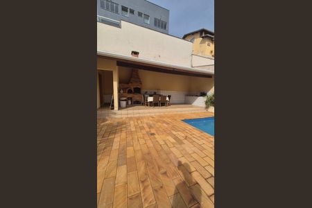 Casa de condomínio à venda com 242m², 4 quartos e 4 vagas