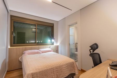 Apartamento à venda com 179m², 4 quartos e 5 vagasSuíte 2