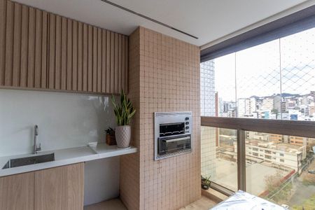 Apartamento à venda com 179m², 4 quartos e 5 vagasVaranda gourmet