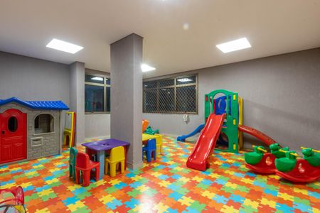 Apartamento à venda com 179m², 4 quartos e 5 vagasÁrea comum - Playground