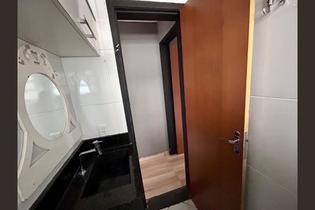 Apartamento à venda com 47m², 2 quartos e 1 vaga Apartamento à venda com 47m², 2 quartos e 1 vagaBanheiro