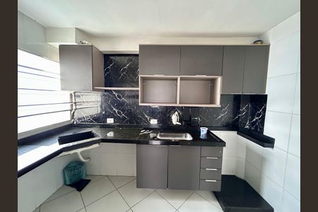 Apartamento para alugar com 47m², 2 quartos e 1 vaga Apartamento para alugar com 47m², 2 quartos e 1 vagaCozinha e Área de Serviço