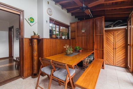 Casa de condomínio à venda com 126m², 3 quartos e 2 vagasChurrasqueira