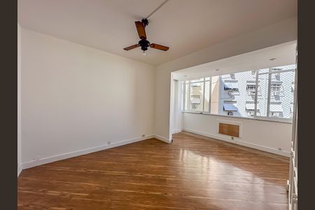 Apartamento à venda com 107m², 2 quartos e sem vagaSala