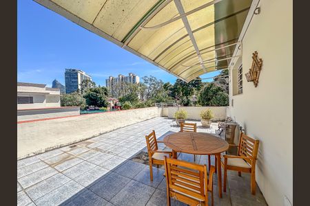 Apartamento à venda com 107m², 2 quartos e sem vagaÁrea comum