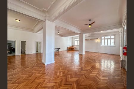 Apartamento à venda com 107m², 2 quartos e sem vagaÁrea comum