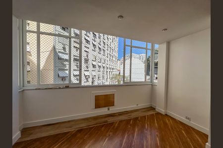 Apartamento à venda com 107m², 2 quartos e sem vagaSala