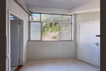 Apartamento à venda com 107m², 2 quartos e sem vagaÁrea de Serviço