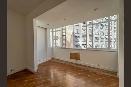 Apartamento à venda com 107m², 2 quartos e sem vagaSala