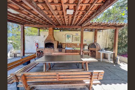 Apartamento à venda com 107m², 2 quartos e sem vagaÁrea comum