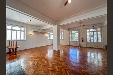 Apartamento à venda com 107m², 2 quartos e sem vagaÁrea comum