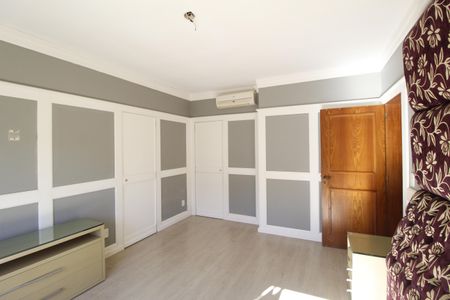 Casa à venda com 300m², 4 quartos e 2 vagasSuíte 2