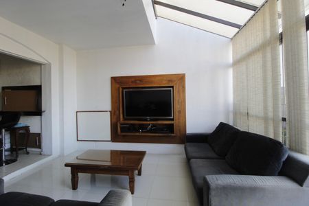 Sala de casa à venda com 4 quartos, 300m² em Três Figueiras, Porto Alegre