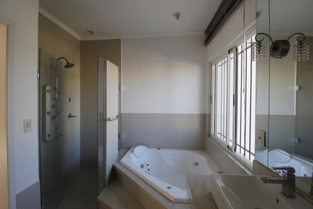 Casa à venda com 300m², 4 quartos e 2 vagasBanheiro da Suíte 2