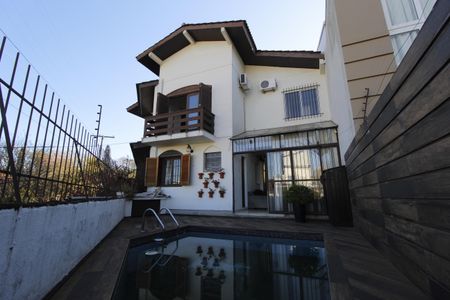 Casa à venda com 300m², 4 quartos e 2 vagasPiscina