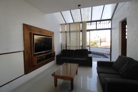 Sala de casa à venda com 4 quartos, 300m² em Três Figueiras, Porto Alegre