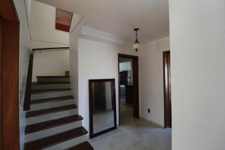 Casa à venda com 300m², 4 quartos e 2 vagasCorredor