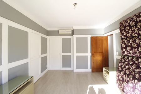 Casa à venda com 300m², 4 quartos e 2 vagasSuíte 2