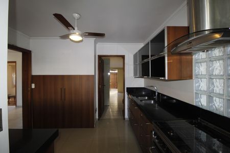 Casa à venda com 300m², 4 quartos e 2 vagasCozinha