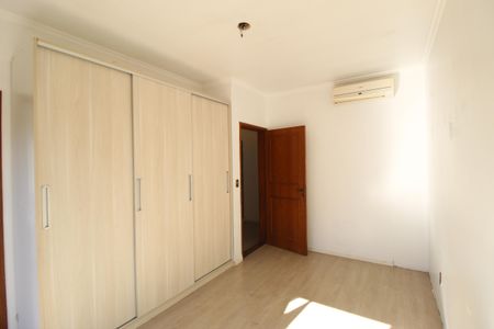 Casa à venda com 300m², 4 quartos e 2 vagasSuíte 1